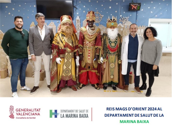 Los Reyes Magos de Oriente reparten ilusión al Hospital Marina Baixa con su visita a pequeños y mayo